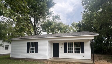 Building Photo - 656 Windrow Rd