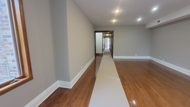 Sala de estar - 6437 N Glenwood Ave