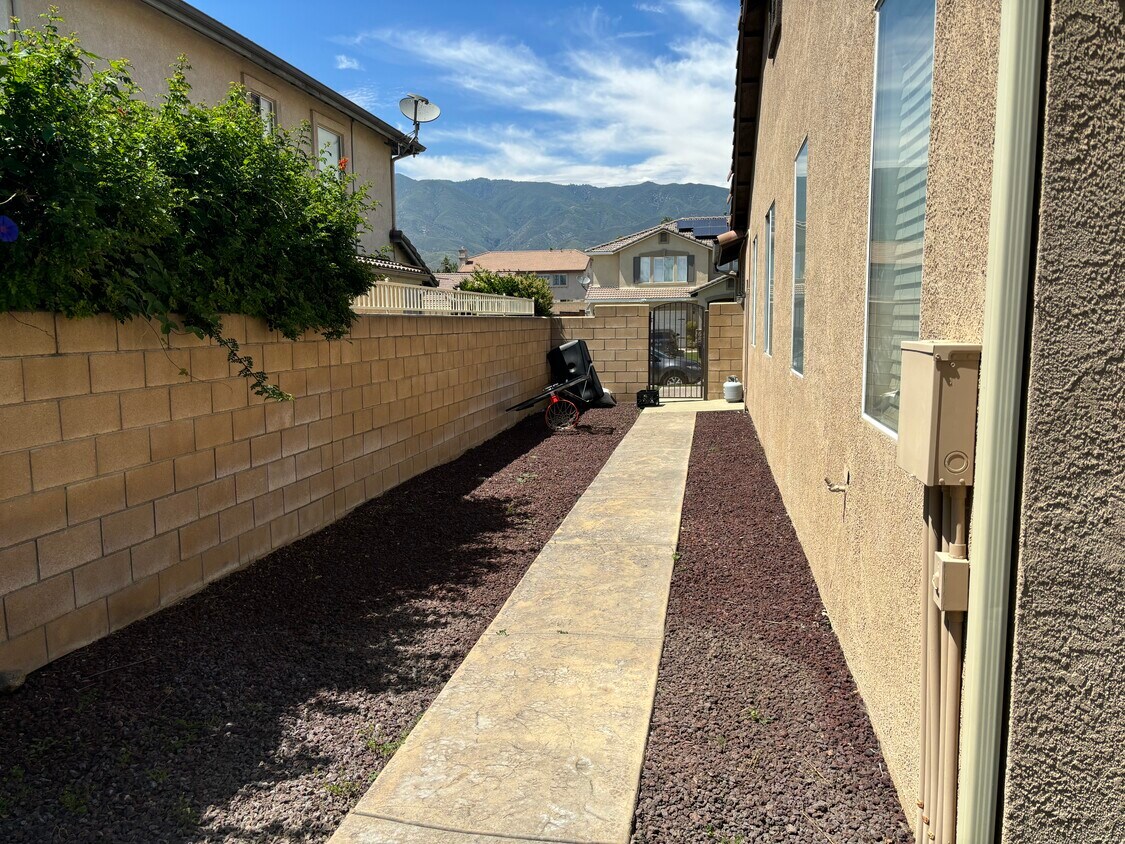 Building Photo - 14987 Granite Peak Ave