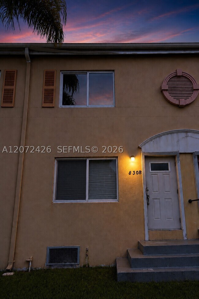 Foto del edificio - 8308 NW 2nd Ct