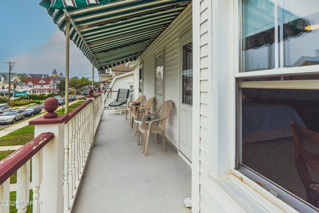 Foto del edificio - 3 Bath Ave