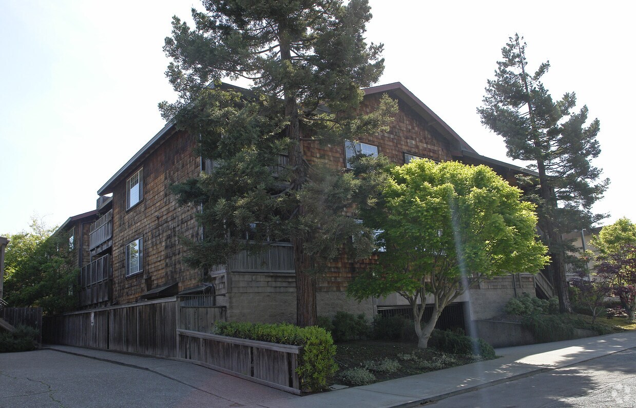 Building Photo - 1708 Lexington Ave