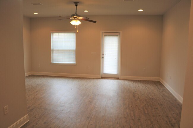 Building Photo - 8820 Little Cormorant Ln