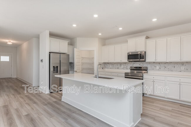 Building Photo - 874 Windhill Dr