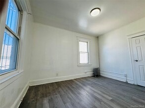 Building Photo - 27-24 Gillmore St
