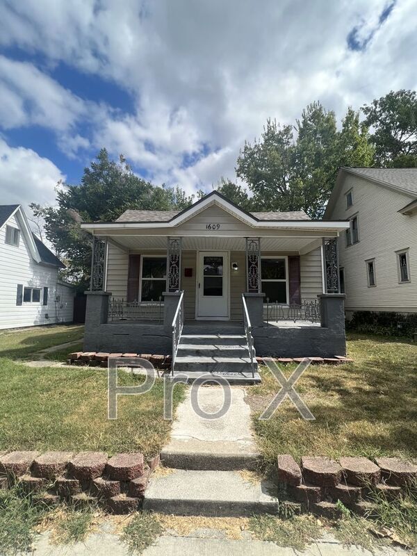 Building Photo - 1609 S Byers Ave