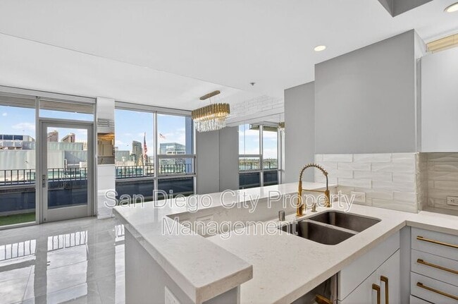 Building Photo - 321 Tenth Ave