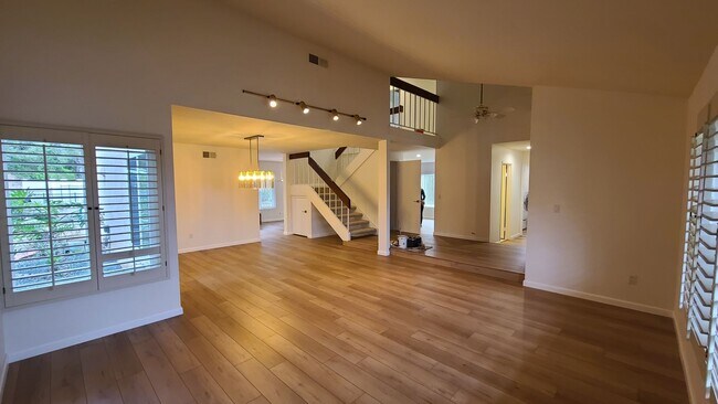 Foto del edificio - Amazing 4 Bedroom Home with Pool across from Cowls Mt