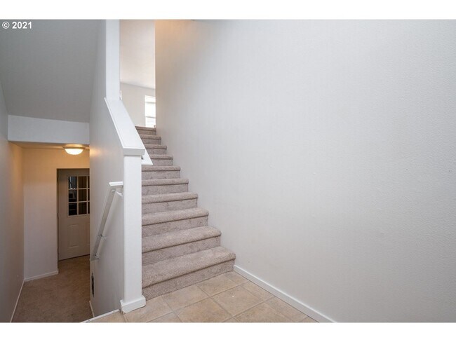 Building Photo - Great Townhouse near Tanasborne