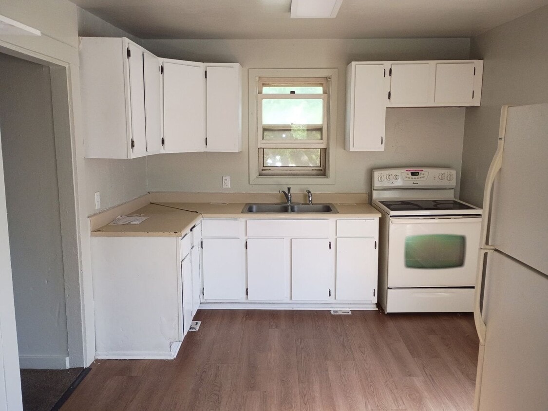 Primary Photo - 107 Harrison Pl