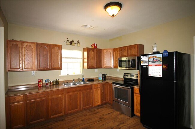 Foto del edificio - 7729 Farm to Market Rd 1301