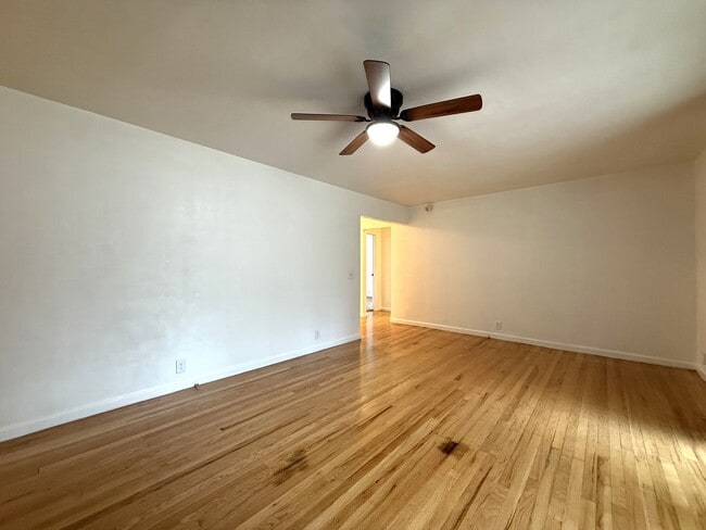 Building Photo - 1265 E Lindo Ave