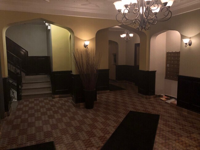 Foto del edificio - 846 W Montrose Ave
