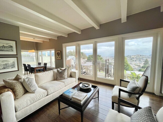 Foto del edificio - 3BR/2.5BA INCOMPARABLE Views!!! Prime Coro...