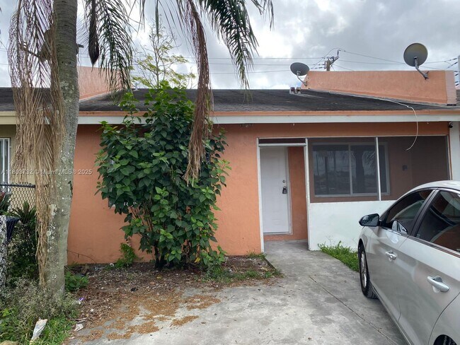Building Photo - 585 NW 15th St