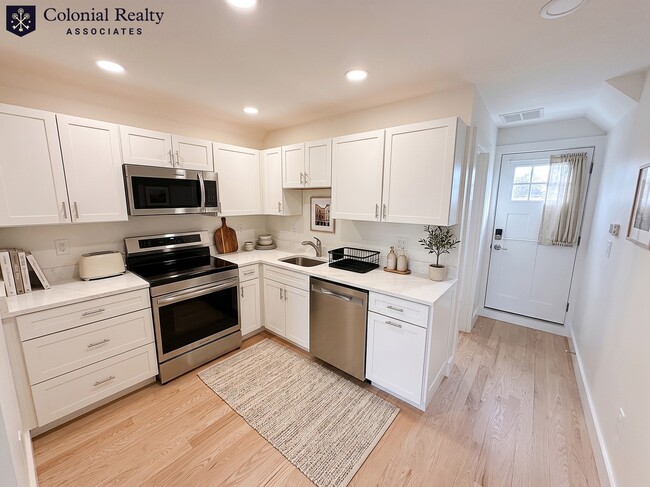 Building Photo - 69 Elm St