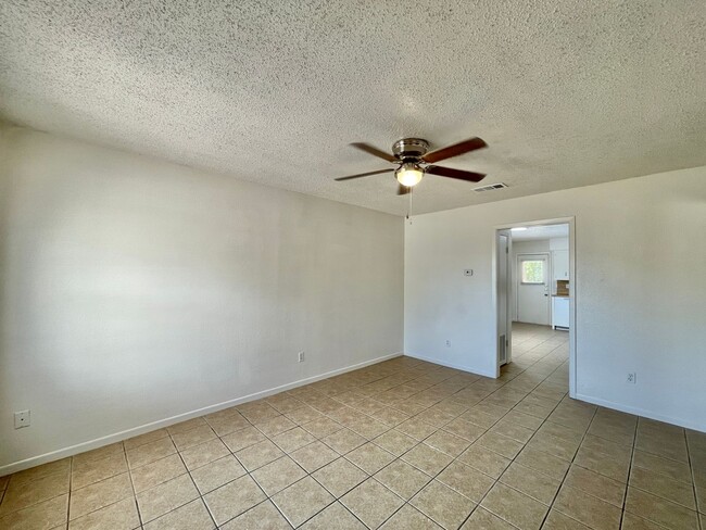 Building Photo - 219 E. Beeline