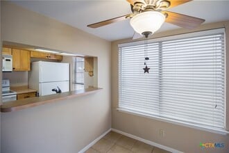 Building Photo - 1101 Parkview Dr