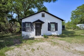 Building Photo - 2245 Bayvale Rd