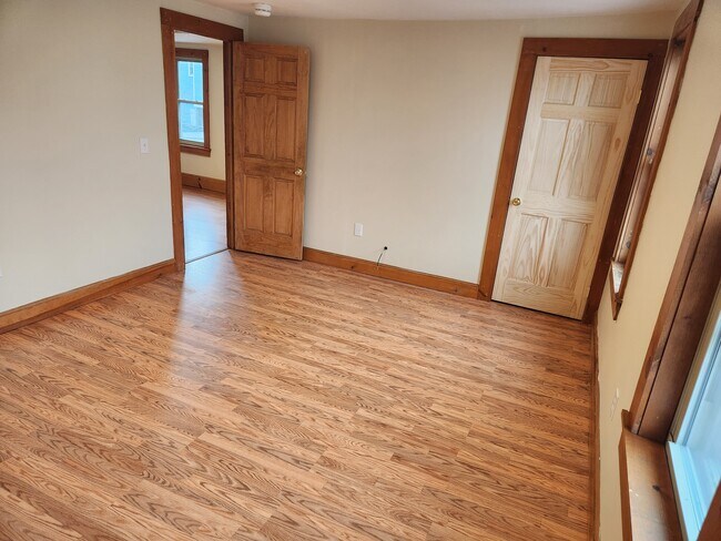 Dormitorio delantero - 204 N Champlain St