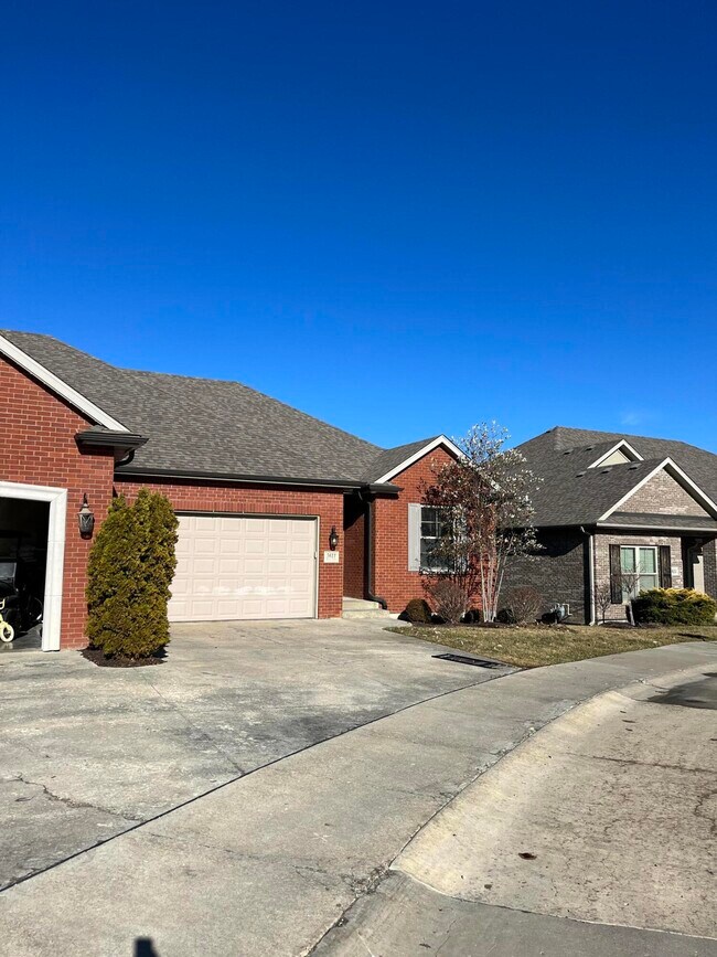 Building Photo - 5611 Bower Ln