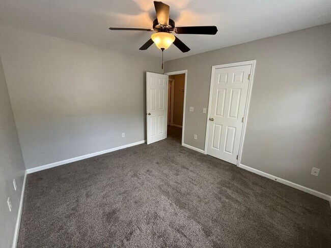 Building Photo - 5560 Crooked Creek Dr