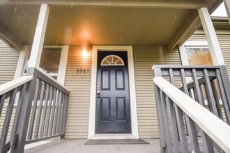 Building Photo - 3627 NE 13th Ave