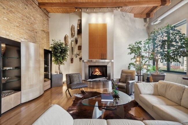 Foto del edificio - 525 W Superior St