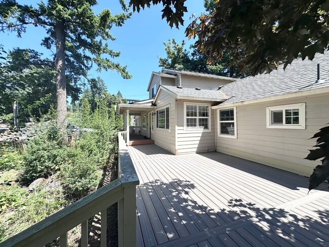 Building Photo - Gorgeous 3 Bed 2 Bath w/ Brand New Deck Patio Home in Cedar Hills! MOVE IN SPECIAL!