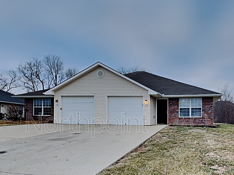 424 NW Woodbury Dr, Grain Valley, MO 64029 House Rental in Grain