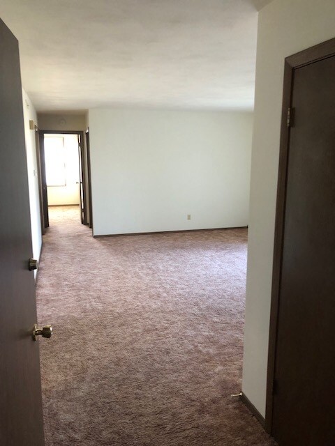 entrance to apartment - 1101 Cambridge Dr