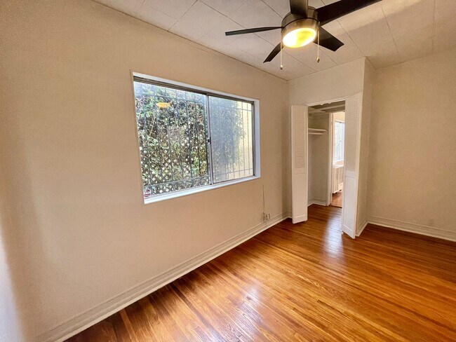 Foto del edificio - 5126 Raleigh St