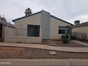 Building Photo - 617 S Vía Entrada