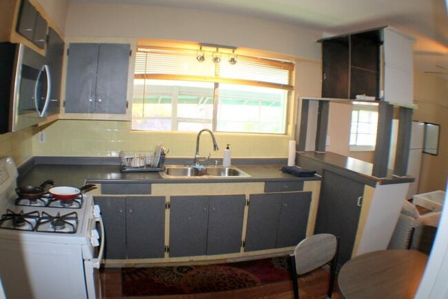 Building Photo - 7014 Fairway Dr