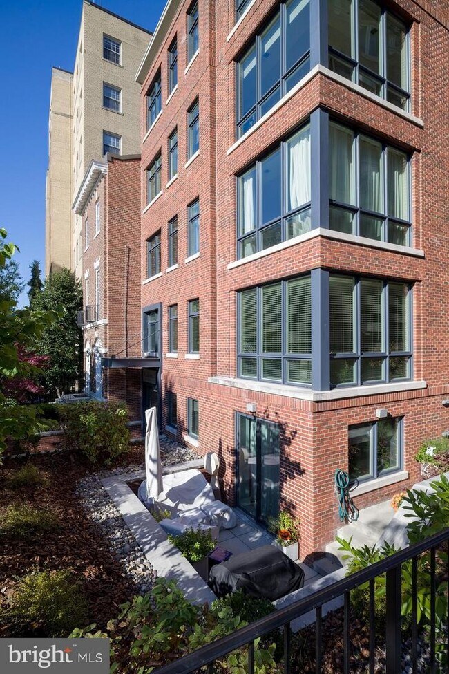 Foto del edificio - 2225 California St NW