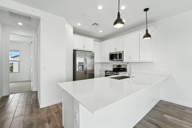 Foto del edificio - Like New Luxurious Model Home in Warner Meadows!