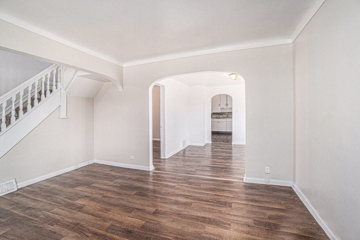 Foto principal - Single-Family Home - 4 Bedroom, 1 Bathroom