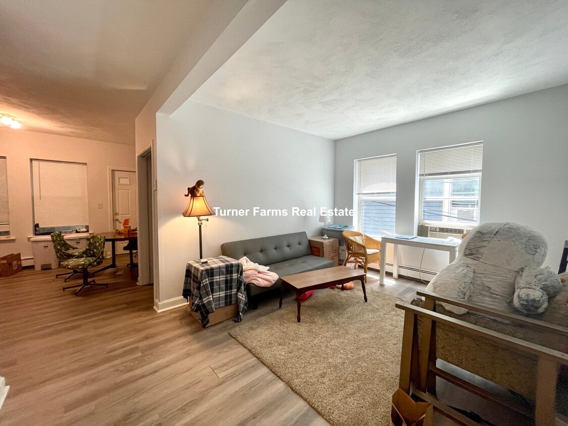 Primary Photo - 102 Berkshire St