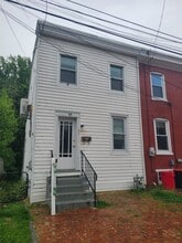 Building Photo - 31 Upland Ave