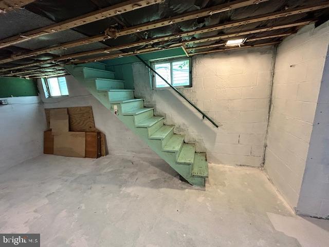 Building Photo - 215 Elder St