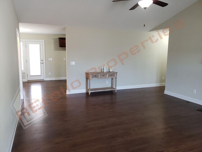 Foto del edificio - Amazing 3-Bedroom Ranch with a 2-Car Garage and a Huge Backyard in Hadden Pointe, Fuquay-Varina —...