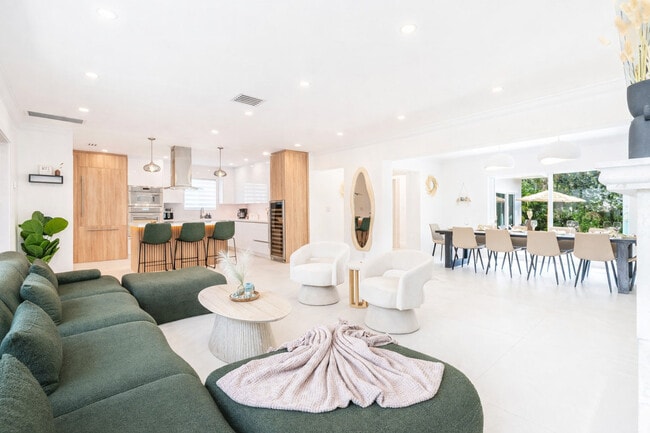 Foto del edificio - 616 NE 16th Terrace