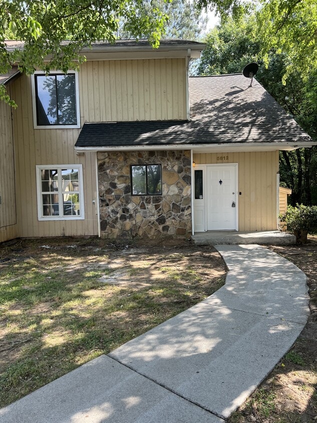 Photo - 5812 Trent Walk Dr (Stonecrest, GA)