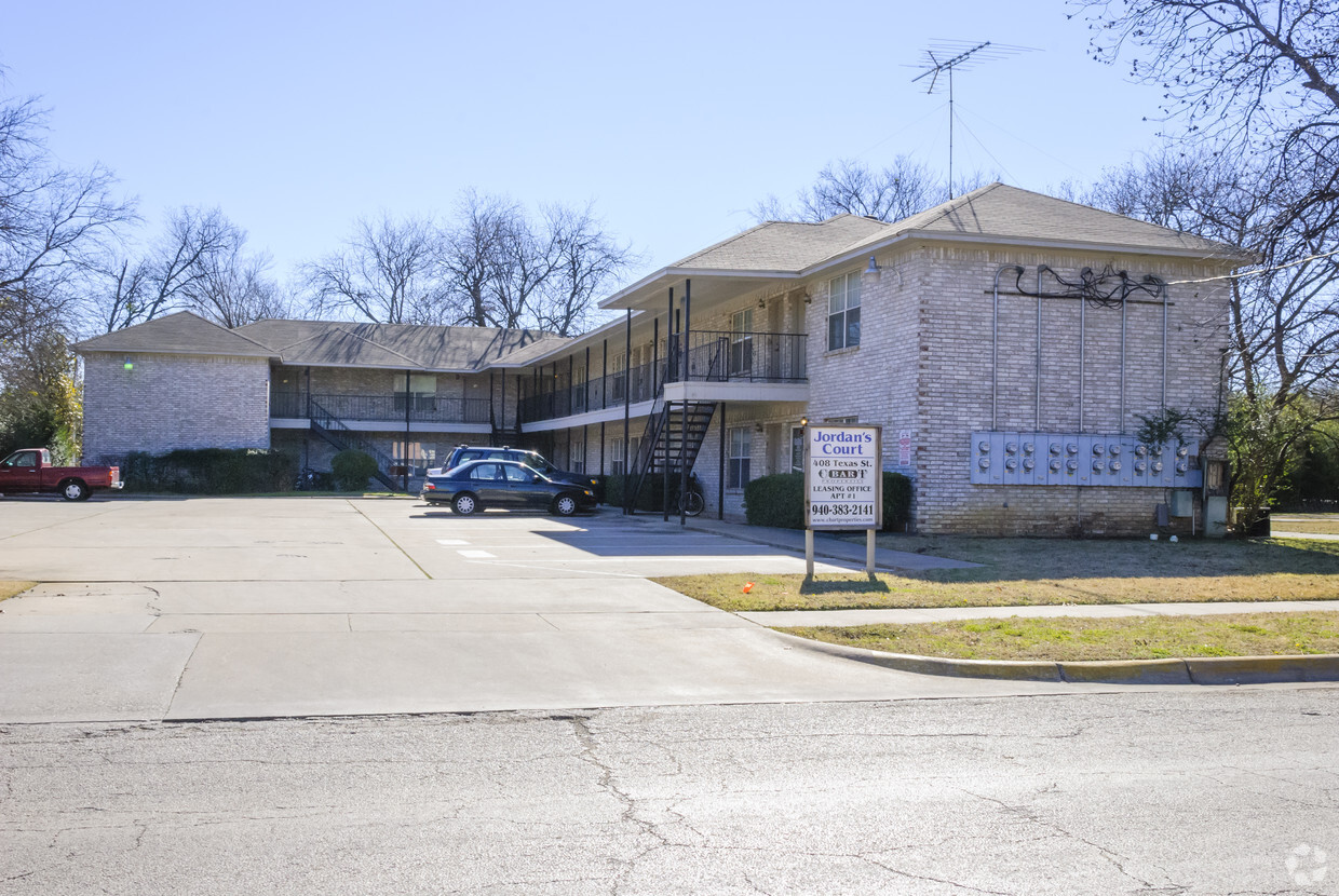 Primary Photo - Jordan's Court Apartments