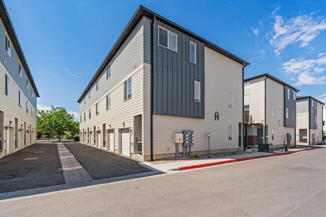 Foto del edificio - 1146 S Redwood Rd