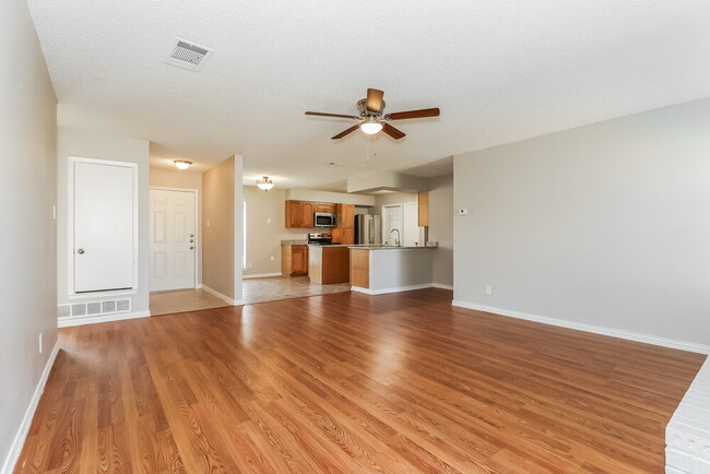 Foto del edificio - 3713 Longstraw Dr