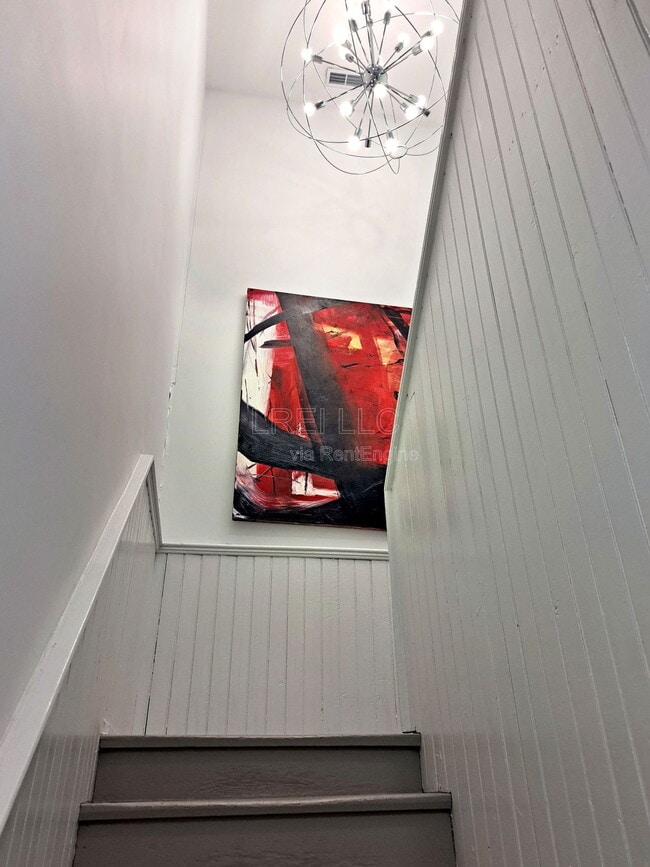 Photo - 925 E Madison St Apartment