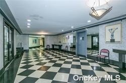 Foto del edificio - 65-60 Wetherole St