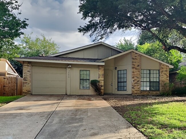 Building Photo - 2405 Cripple Creek Dr
