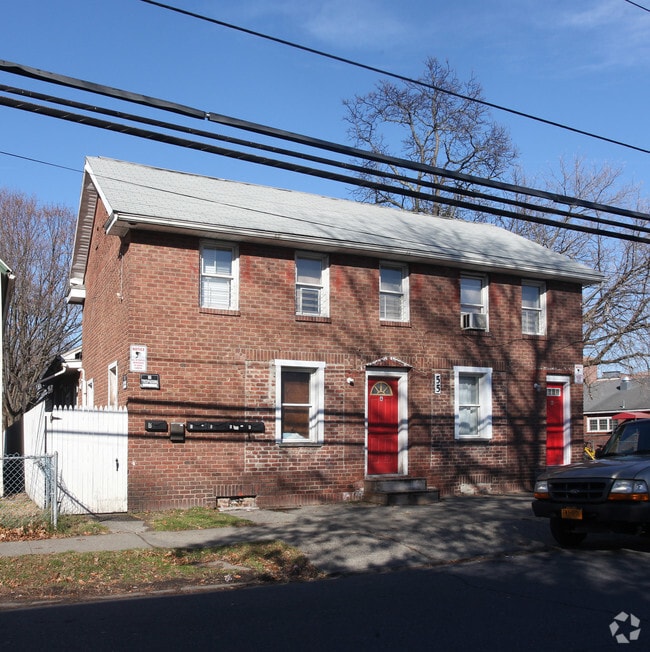 Building Photo - 55 Cedar St